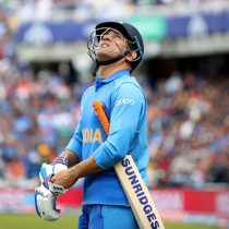 Dhoni Retires